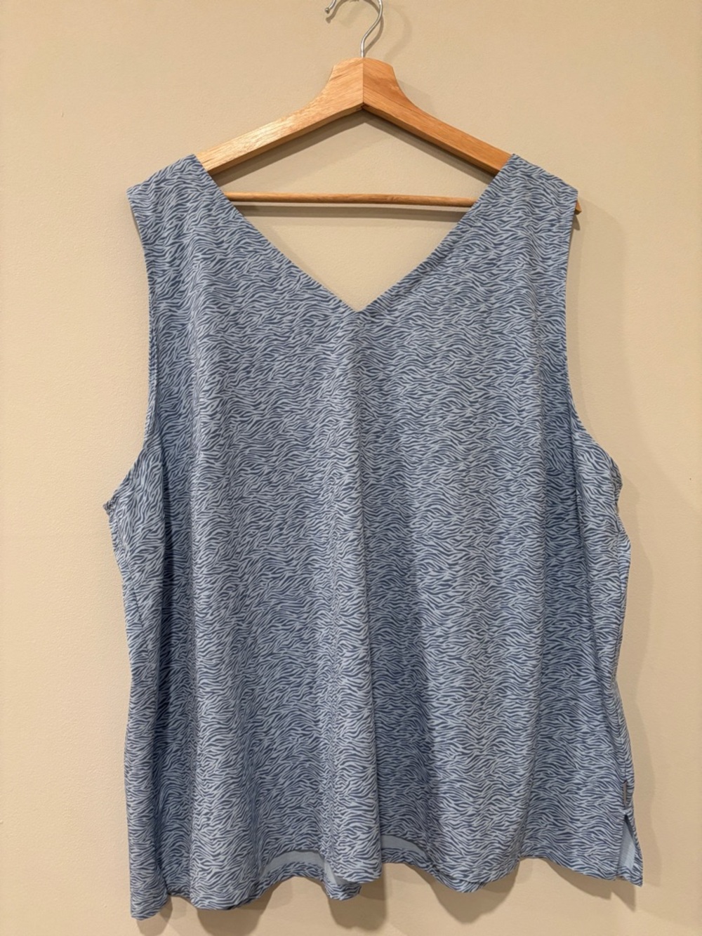 Eddie Bauer Women’s‎  2X Light Blue Printed V-Neck Sleeveless Top